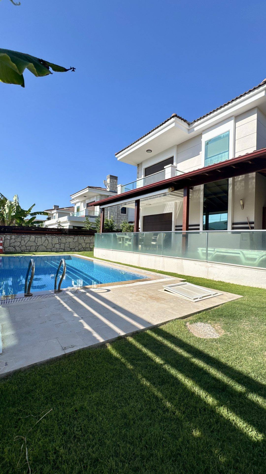 Alaçatı Göbene’de Havuzlu Müstakil Villa